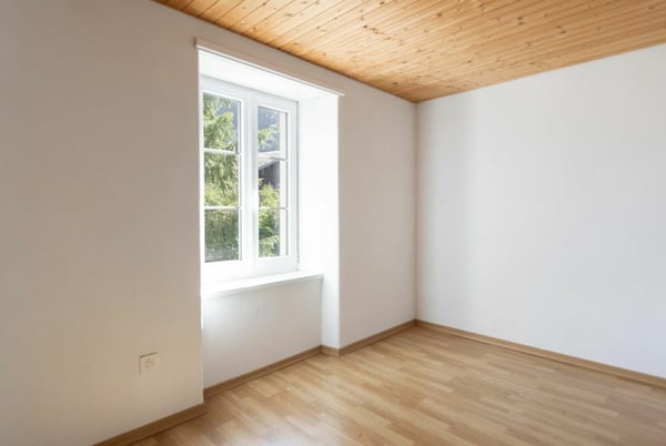 Charmantes Doppeleinfamilienhaus mit grosszügigem Garten in Diesbach 6