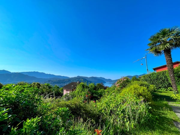 Vernate - Wunderschönes Baugrundstück mit freiem Blick und teilweisem Seeblick | Vernate - Magnifique terrain constructible avec vue dégagée et partielle sur le lac | Vernate - Splendido Terreno Edificabile con Vista Aperta e Parziale Lago | Vernate - Beautiful Building Plot with Open and Partial Lake Views 1