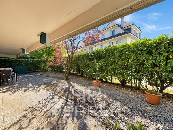 Vaste appartement en rez-de-jardin au coeur de Chailly 2