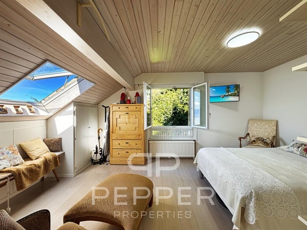 Rare duplex en attique avec vue panoramique sur le Léman et les Alpes 12