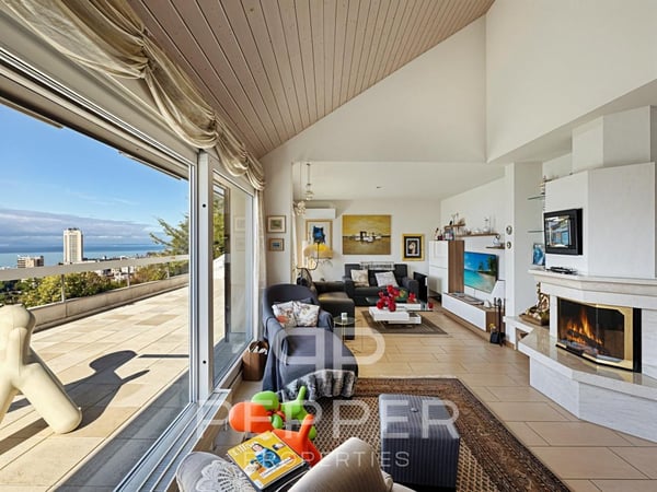 Rare duplex en attique avec vue panoramique sur le Léman et les Alpes 5