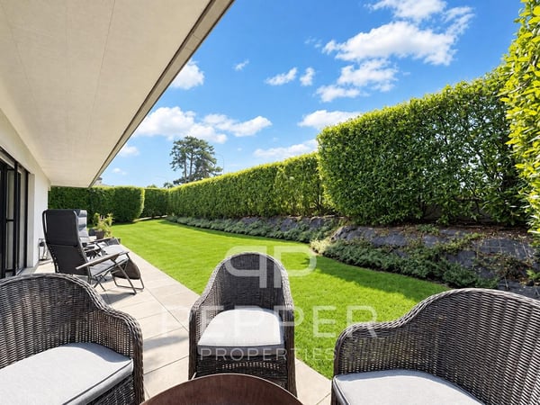 Splendide rez-de-jardin aux extérieurs remarquables