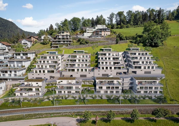 Exklusive 5.5-Zimmer-Terrassenwohnung mit Bergblick in Sattel 10