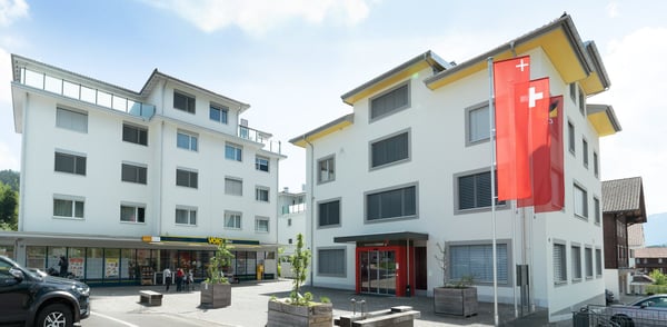 Exklusive 5.5-Zimmer-Terrassenwohnung mit Bergblick in Sattel 15