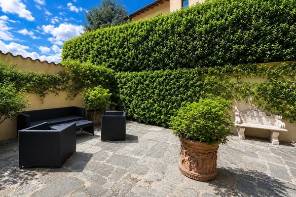 Elegante dimora storica con corte privata a Gentilino 21