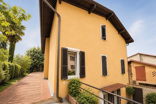 Elegante dimora storica con corte privata a Gentilino 2