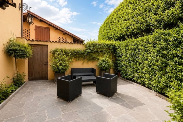 Elegante dimora storica con corte privata a Gentilino 19