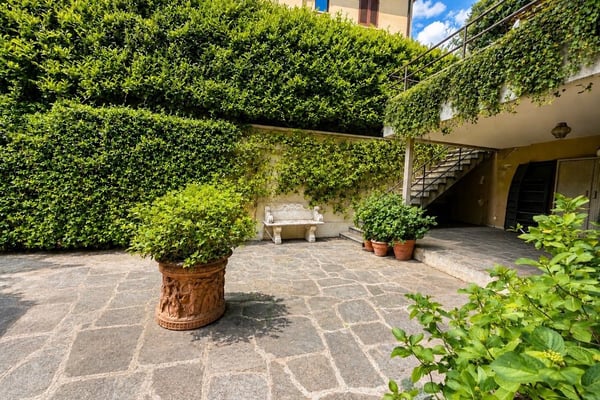 Elegante dimora storica con corte privata a Gentilino 20