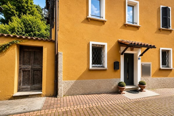 Elegante dimora storica con corte privata a Gentilino 23