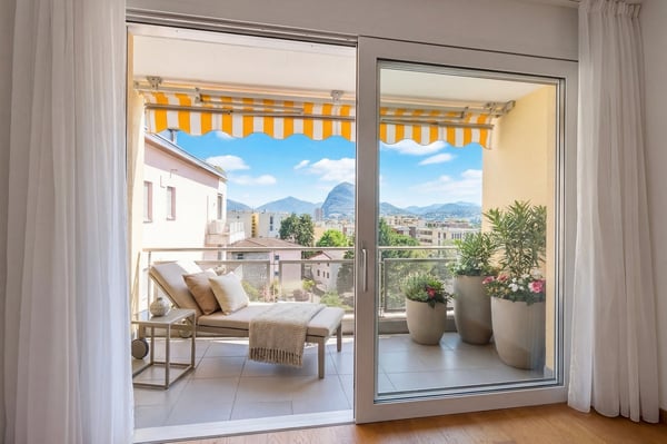 Ampio e luminoso 3.5 locali con terrazza e vista aperta 2
