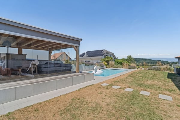 Elégante villa individuelle de 6.5 pièces avec piscine et jacuzzi 7