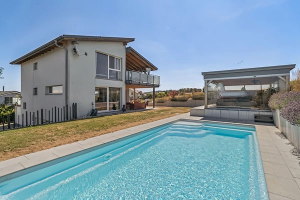 Elégante villa individuelle de 6.5 pièces avec piscine et jacuzzi 1