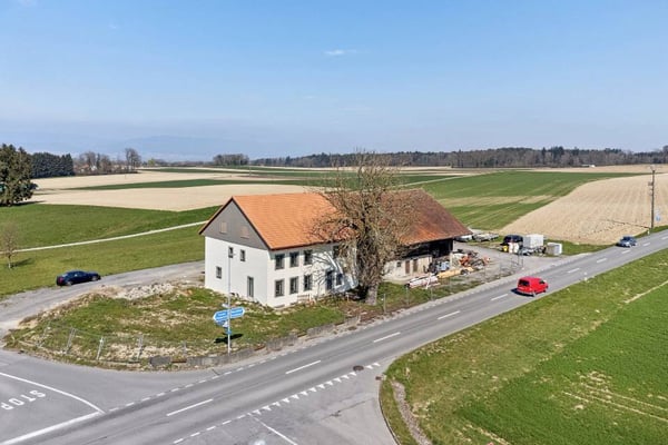 Opportunité: 2 villas jumelées + grange, aux portes d'Estavayer 1