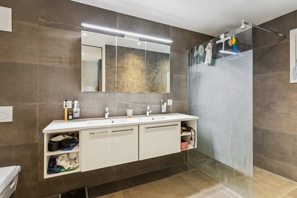 Villa Solaris - Élégance moderne baignée de lumière 9