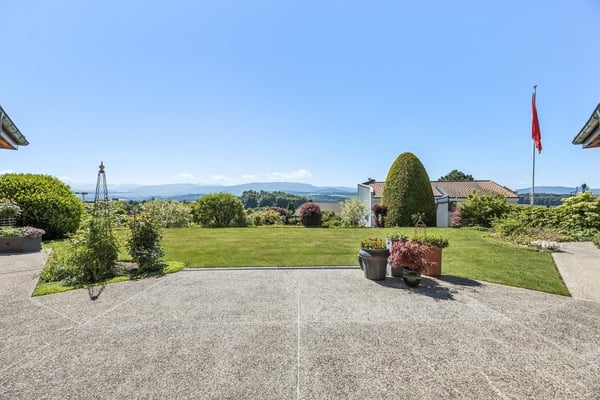 Élégante villa de prestige dans un quartier prisé à Villars-sur-Glâne 1