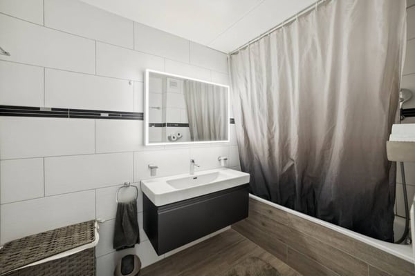 Ensemble immobilier deux appartements vendus en bloc 11