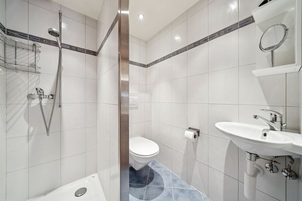 Spacieux appartement 4.5 pièces avec loggia à Champagne 12