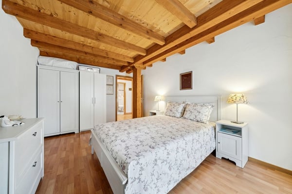 Spacieux appartement 3.5 pièces avec loggia à Champagne 11