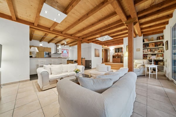 Spacieux appartement 4.5 pièces avec loggia à Champagne 1