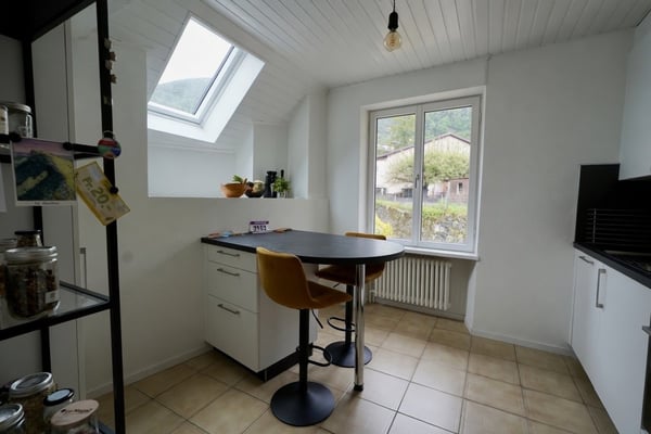 Maison paysanne de 1714 -- Trois logements, triplex familial et deux 2 7