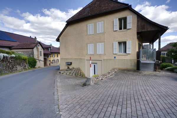 Maison paysanne de 1714 -- Trois logements, triplex familial et deux 2 3