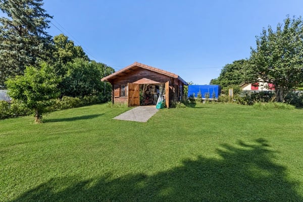 Villa individuelle sur terrain de 2'915 m², gains solaires importants 12