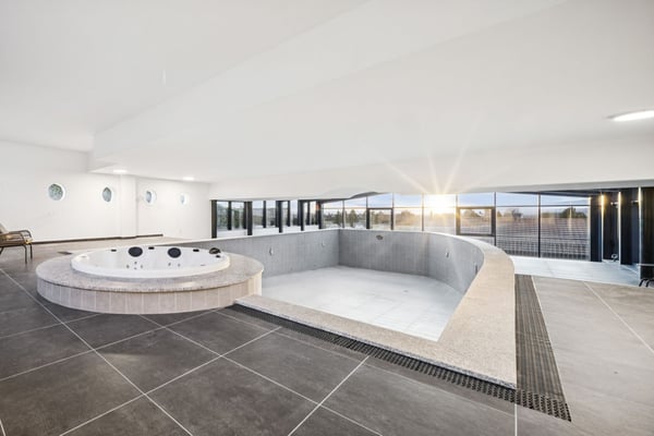 Villa d'exception 8.5 pièces, vue lac et Alpes, 9 places en sous-sol 1