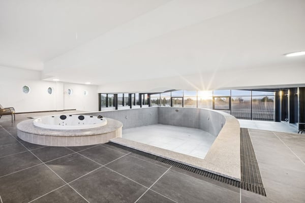 Villa d'exception 8.5 pièces, vue lac et Alpes, 9 places en sous-sol