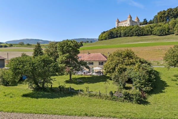 Maison 6.5 pièces avec splendide vue sur le château et la campagne 1