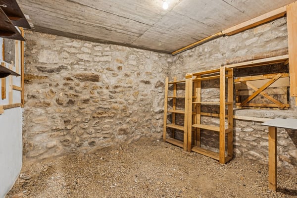Maison de village 5.5 pièces - Beau potentiel de rénovation - La Chaux 11