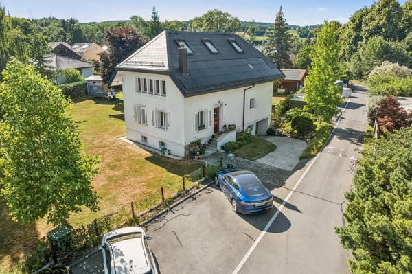 Villa individuelle sur terrain de 2'915 m², gains solaires importants 12