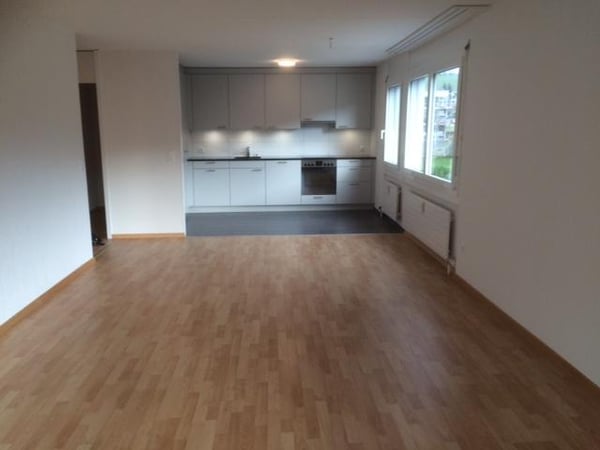 Grosszügige 2.5-Zimmerwohnung in Heimberg 2