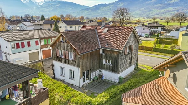 Grosszügiges 2.5-Zimmer-Einfamilienhaus mit viel Platz für die ganze Familie in Haag 1
