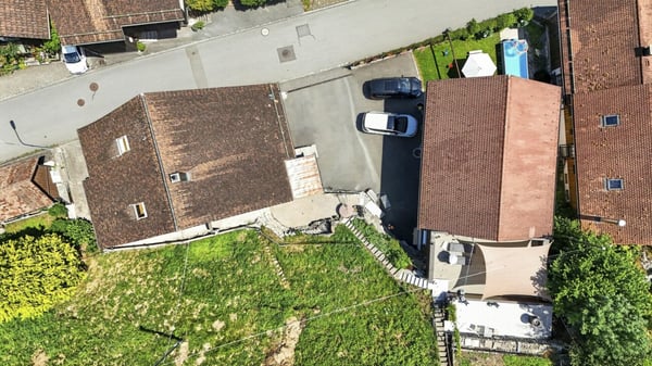 2 Einfamilienhäuser mit sehr viel Platz im Herzen Rüthis 31