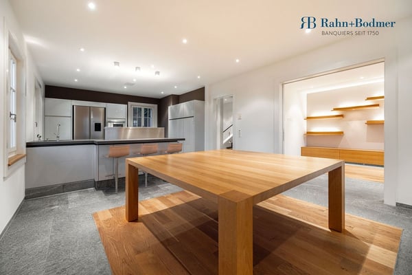 Einfamilienhaus mit separater Einliegerwohnung an exklusiver Lage mit Aussicht über Zürich 3