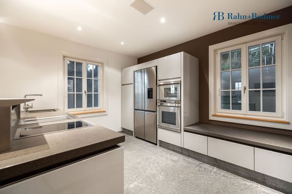 Einfamilienhaus mit separater Einliegerwohnung an exklusiver Lage mit Aussicht über Zürich 4