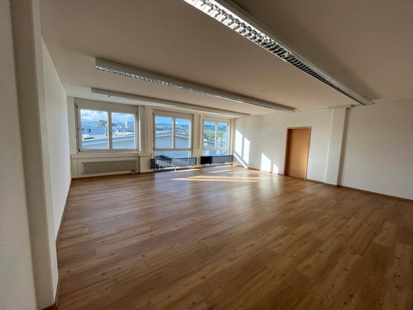 Schöne & Zentrale Bürofläche zu Vermieten 10