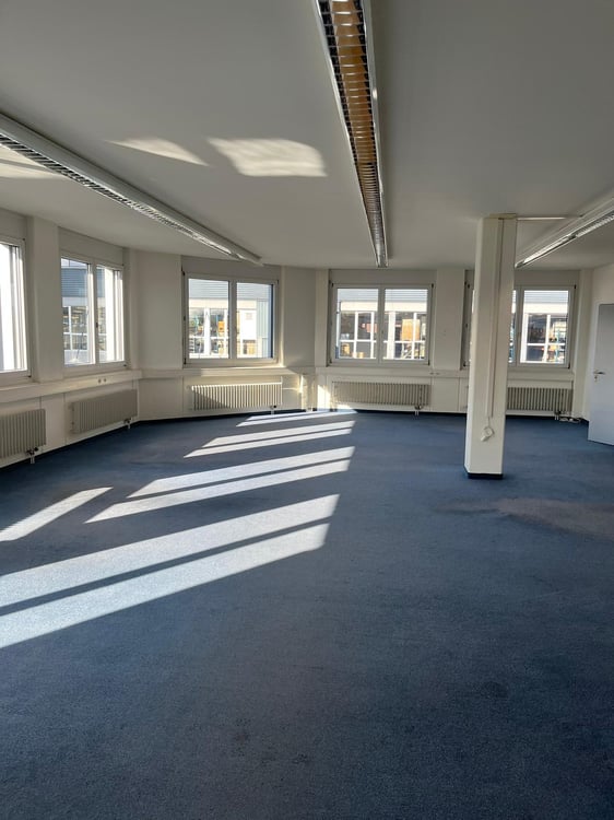 Schöne & Zentrale Bürofläche zu Vermieten 11