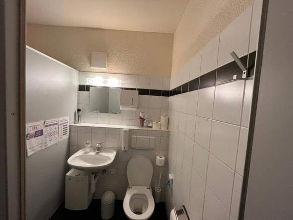 Schöne & Zentrale Bürofläche zu Vermieten 17