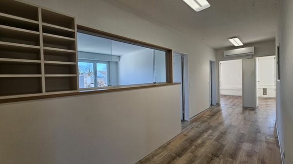 «Bestpreis-Garantie» Schön ausgebaute und praktisch unterteilte Büro- Gewerbefläche 3