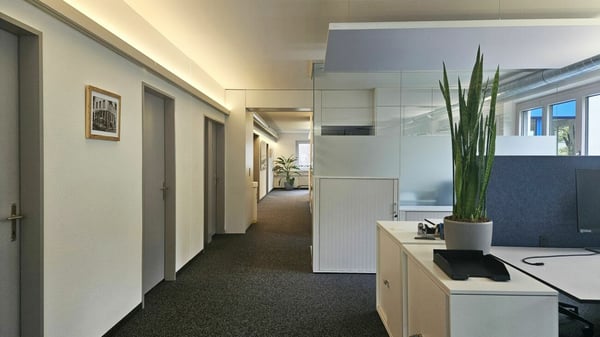 Schön ausgebaute und praktisch unterteilte Büro-/Gewerbefläche «Plug & Work» 7