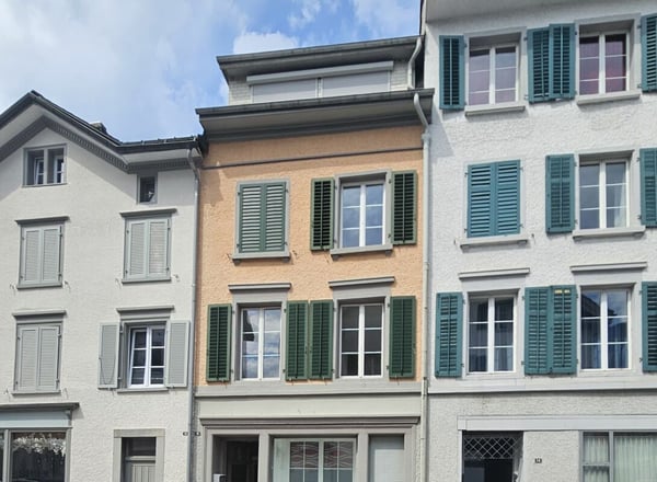 Attraktives Mehrfamilienhaus mit drei Wohneinheiten im Zentrum von Glarus - interessantes Renditepotenzial 1