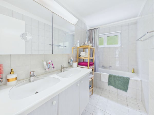 Helle 4.5 Zimmer Wohnung an ruhiger Lage im 1.OG 8