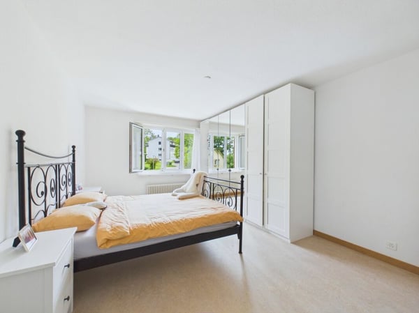 Helle 4.5 Zimmer Wohnung an ruhiger Lage im 1.OG 2