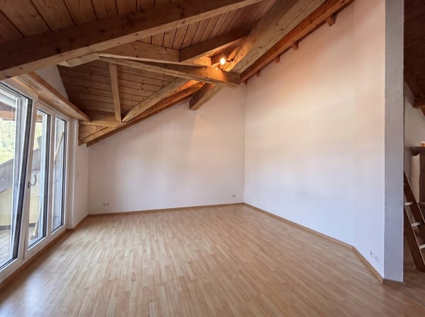Ankommen und wohlfühlen: Helle 3.5-Zimmer-Dachwohnung in Felsberg 3