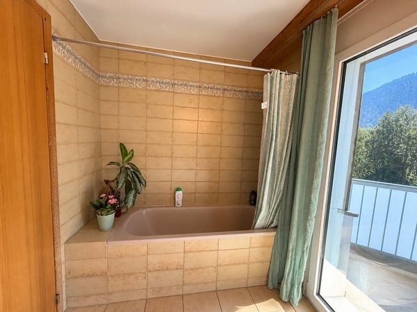 Ankommen und wohlfühlen: Helle 3.5-Zimmer-Dachwohnung in Felsberg 7