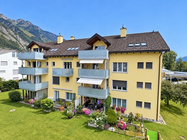 Ankommen und wohlfühlen: Helle 3.5-Zimmer-Dachwohnung in Felsberg