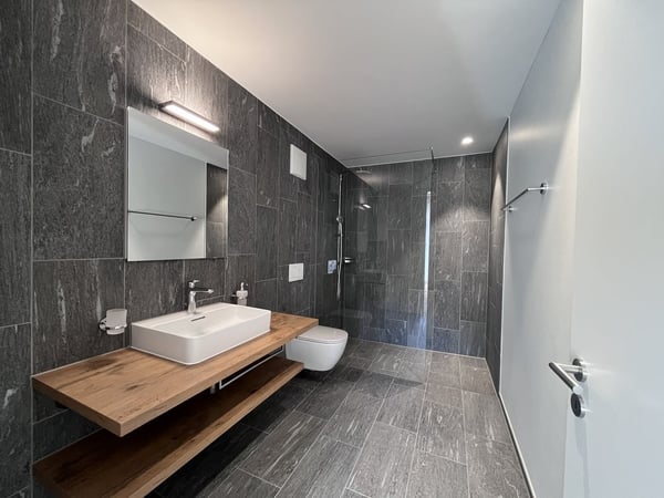 Attraktive 4.5 Zimmer-Wohnung an zentraler Lage in Cazis 2