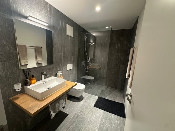 Moderne 4.5-Zimmer-Wohnung beim Bahnhof Cazis 2