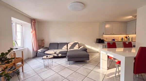 Helle 4.5-Zimmer-Wohnung in Felsberg 1